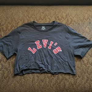 Cropped Levi's Tee Shirt